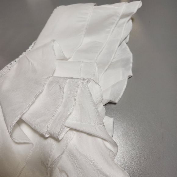 SIZE Large White Bohemian Maxi Dress with lace and ruffles V-neckline Light. - Picture 7 of 13